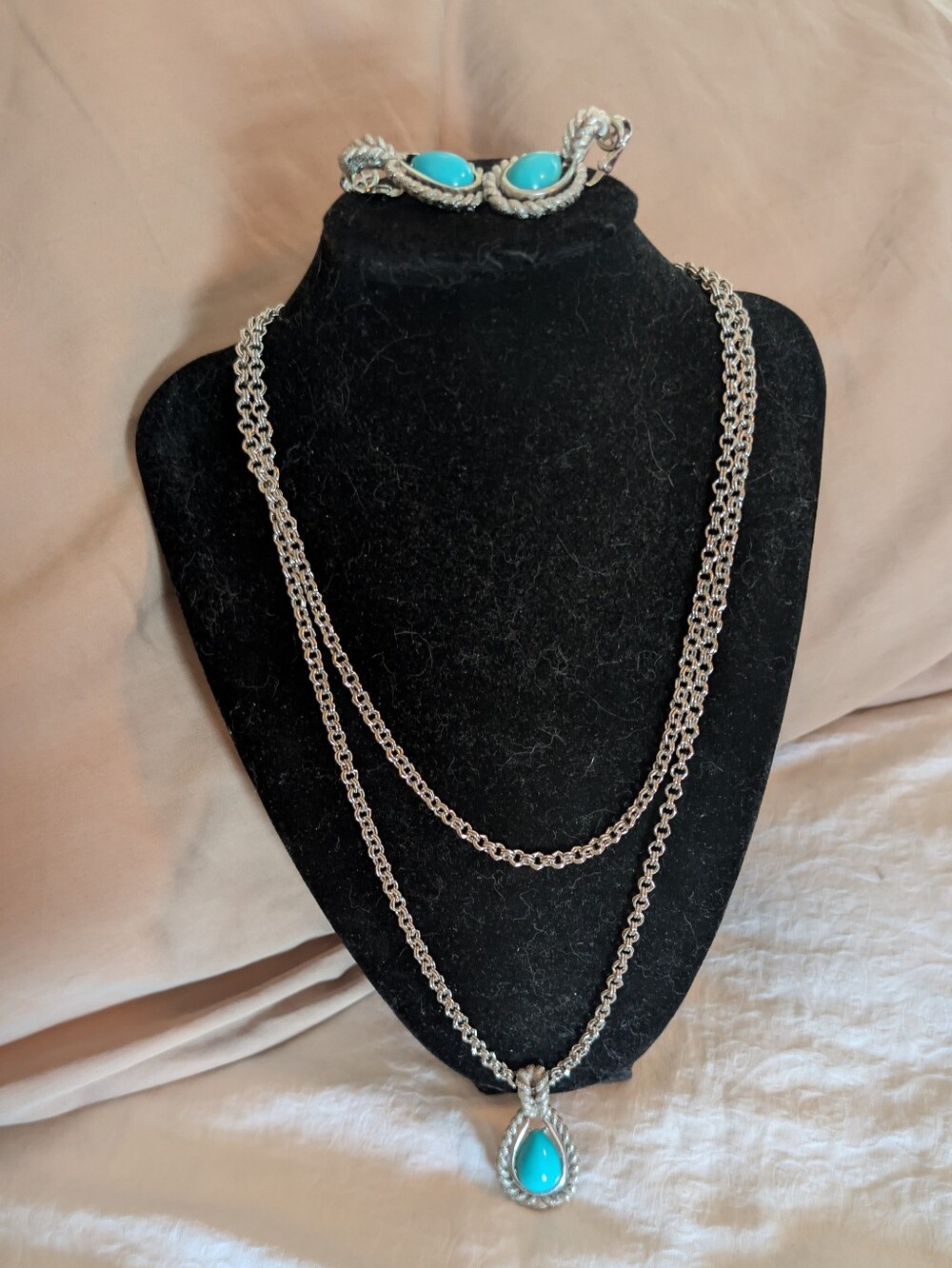 Signed Avon Faux Turquoise Teardrop Pendant Layered Necklace &  Earring Set